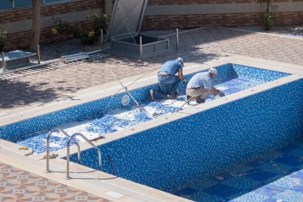 Custom Pool Builders